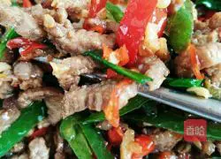 Illustration of how to make fried beef with chili pepper 16