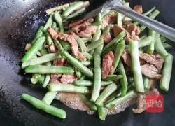 Illustration of how to make stir-fried pork with green beans 5