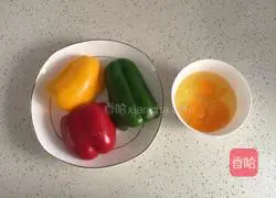 Illustration of how to make scrambled eggs with colored peppers 2