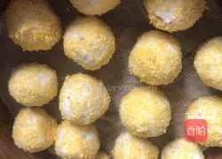Illustration of how to make golden potato balls 11
