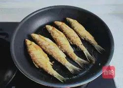 Illustration of how to make fried green lingzi fish 10