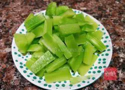 Illustration of how to make fried lettuce and shrimps 3