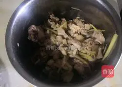 Illustration of how to cook chicken with potatoes 4