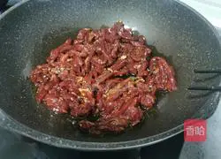 Illustration of how to make fried beef with wheat celery 6