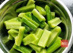 Bitter Melon Soybean Pork Ribs Stew Recipe Illustration 3