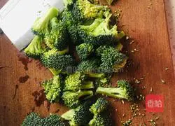 Illustration of how to make fried shrimps with broccoli 2