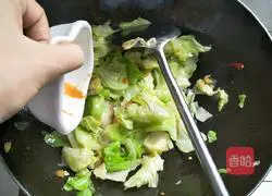 Illustration of how to make hot and sour hand-shredded cabbage 8