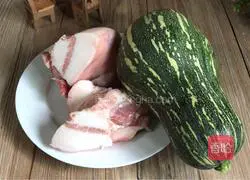 Illustration of how to make fried pumpkin with pork belly 1