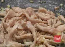 Illustration of how to make fried meat with green pepper 3