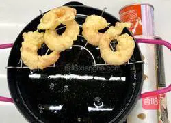 Illustration of how to make salt and pepper shrimps that you can’t stop eating one bite at a time 6