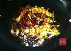 Illustration of how to make fried shredded pork with enoki mushrooms 5