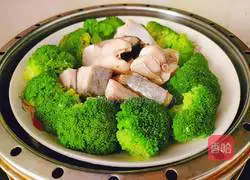 Illustration of how to make steamed broccoli with sea fish 14