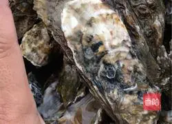 Illustration of how to cook small seafood in sauce 1