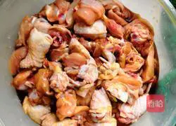 Illustration of how to make braised chicken 1