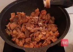 Lamb belly and radish stewed in mutton and radish pot Illustration of how to do it 12