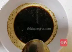 Hand Illustration of how to shred chicken 3