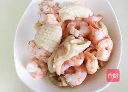 Illustration of how to make fried squid with mango and shrimp 9