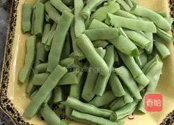 Illustration of how to make stir-fried green beans with pork belly 2