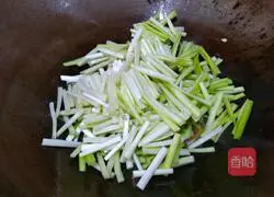 Illustration of how to make shredded pork with pickled peppers and chives 10