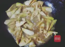 Illustration of braised bamboo shoots in oil 10