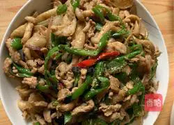 Illustration of how to stir-fry shredded pork with white jade mushroom 7