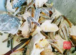 Illustration of how to make egg yolk crab 1