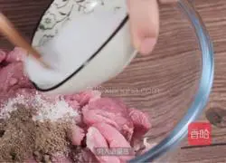 Illustration of dry-fried short crispy pork 2