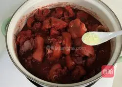Illustration of braised pig's trotters with red glutinous rice 12