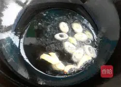 Illustration of how to cook pork ribs with garlic chili sauce 3