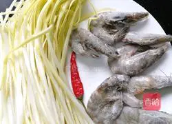 Stir-fried shrimps with chives Illustration of how to do it 1