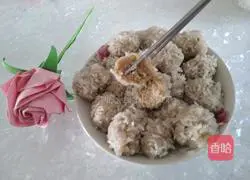 Illustration of how to make glutinous rice and lotus root meatballs 9