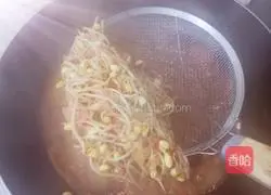 Illustration of the family version of boiled pork 9