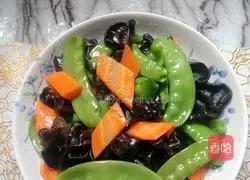 Illustration of how to stir-fry three fresh vegetables 11