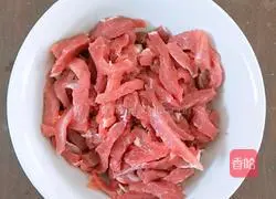 Illustration of how to make cumin mutton 1