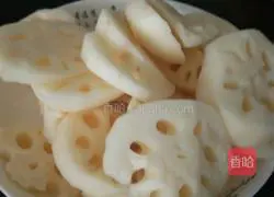 Illustration of how to make minced lotus root 1