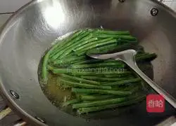 Illustration of how to cook eggplant and beans 5