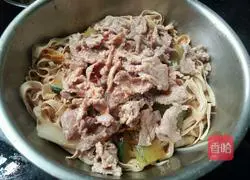 Illustration of how to make boiled pork slices 4