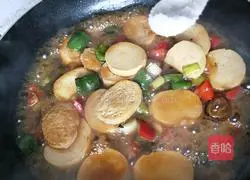 Illustration of how to stir-fry vegetarian chicken in oyster sauce 8