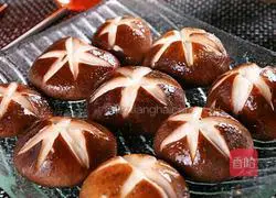 Illustration of how to wrap rapeseed with mushrooms 1