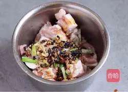 Illustration of how to make steamed pork ribs with black bean sauce 5
