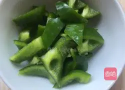 Illustration of how to make green pepper bullfrog 2