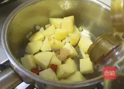 Illustration of abalone stewed with potatoes 9