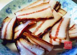 Illustration of how to stir-fry bacon and green garlic 1