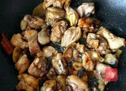 Illustration of how to make chestnut roasted chicken nuggets 8