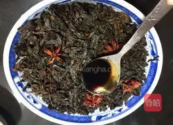 Illustration of how to make pork with pickled vegetables 9