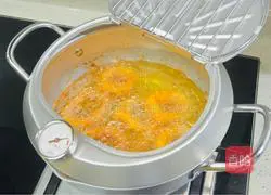 Illustration of how to make fried squid rings 6