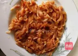 Illustration of how to make shredded pork with orange and Beijing sauce 3