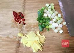 Illustration of how to make boiled yellow pepper diced 3