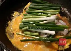 Illustration of how to make Korean seafood onion pancake 7