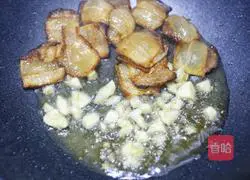 Illustration of how to make fried bacon with chayote 5